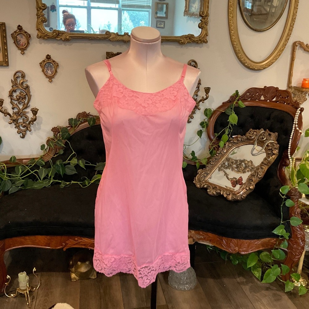 Vintage lingerie night gown Vanity Fair Tricot Lace Slip Dress Size 34 Pink